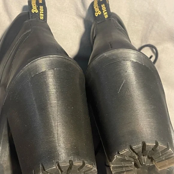 Offers Welcome! Dr. Martens Averil 6 Eye Leather Heeled Ankle Leather Boots - Picture 5 of 7